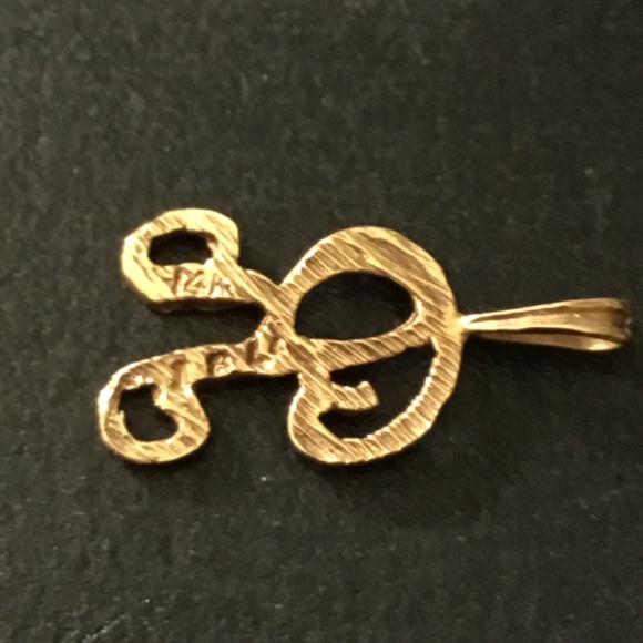 14k solid gold==Letter R==charm=.70 grams =We like offers - Picture 7 of 9